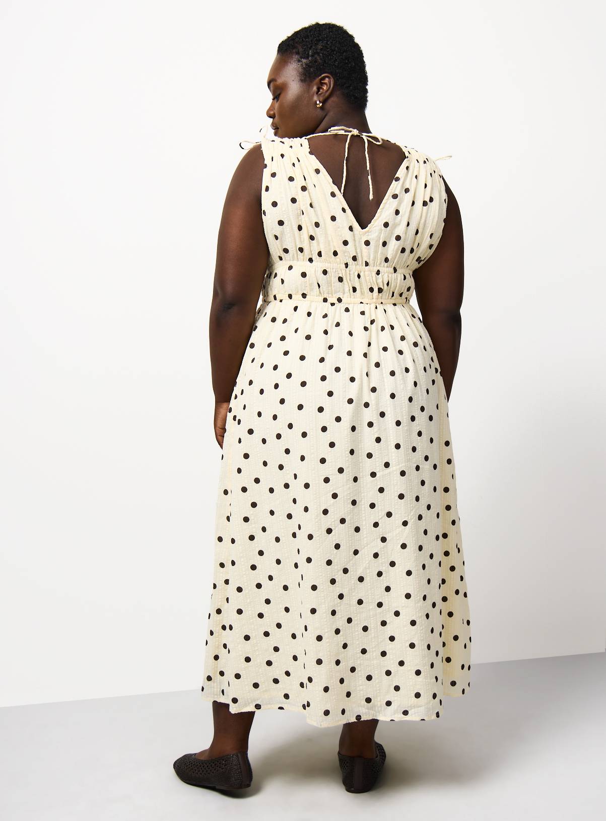 Cream Polka Dot Print Seersucker Sleeveless Shirred Dress 18 - Image 4
